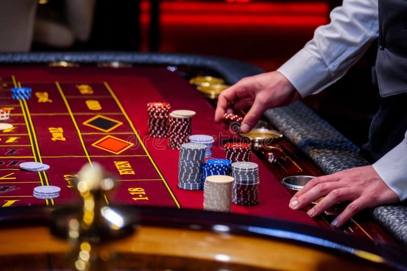 369bet APP Slots နှင့် Live Casino — Myanmar ကစားသမားများ မိုဘိုင်းဖုန်းဖြင့် ကစားနေသောမြင်ကွင်း